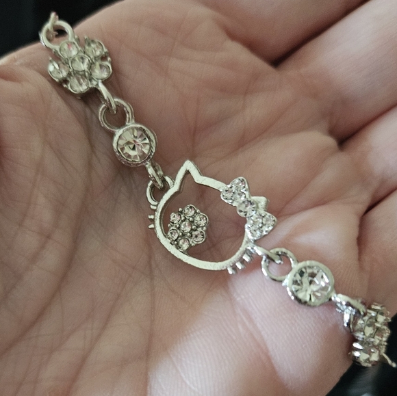 ⚡️Last Chance⚡️Hello Kitty Silver Sparkle Bracelet - Picture 3 of 3